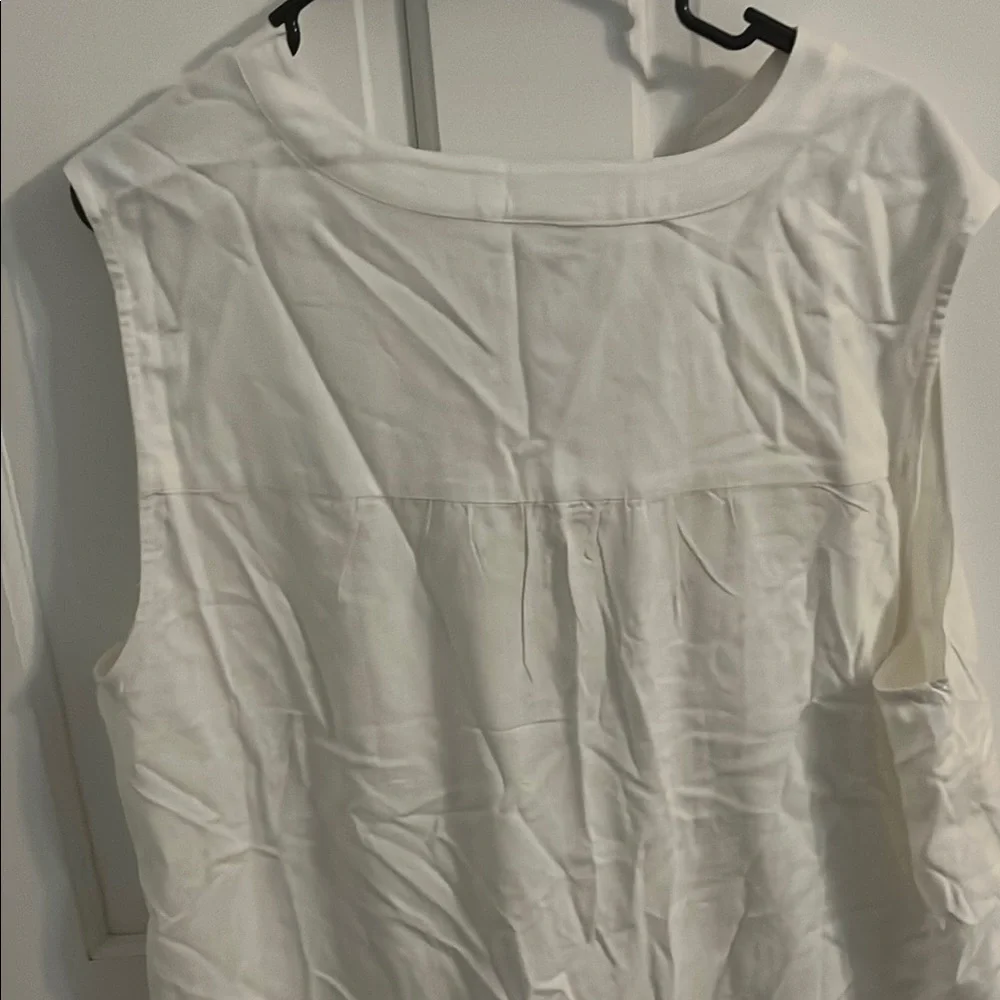Torrid White Sleeveless Relaxed Blouse- NWT - Picture 8 of 11